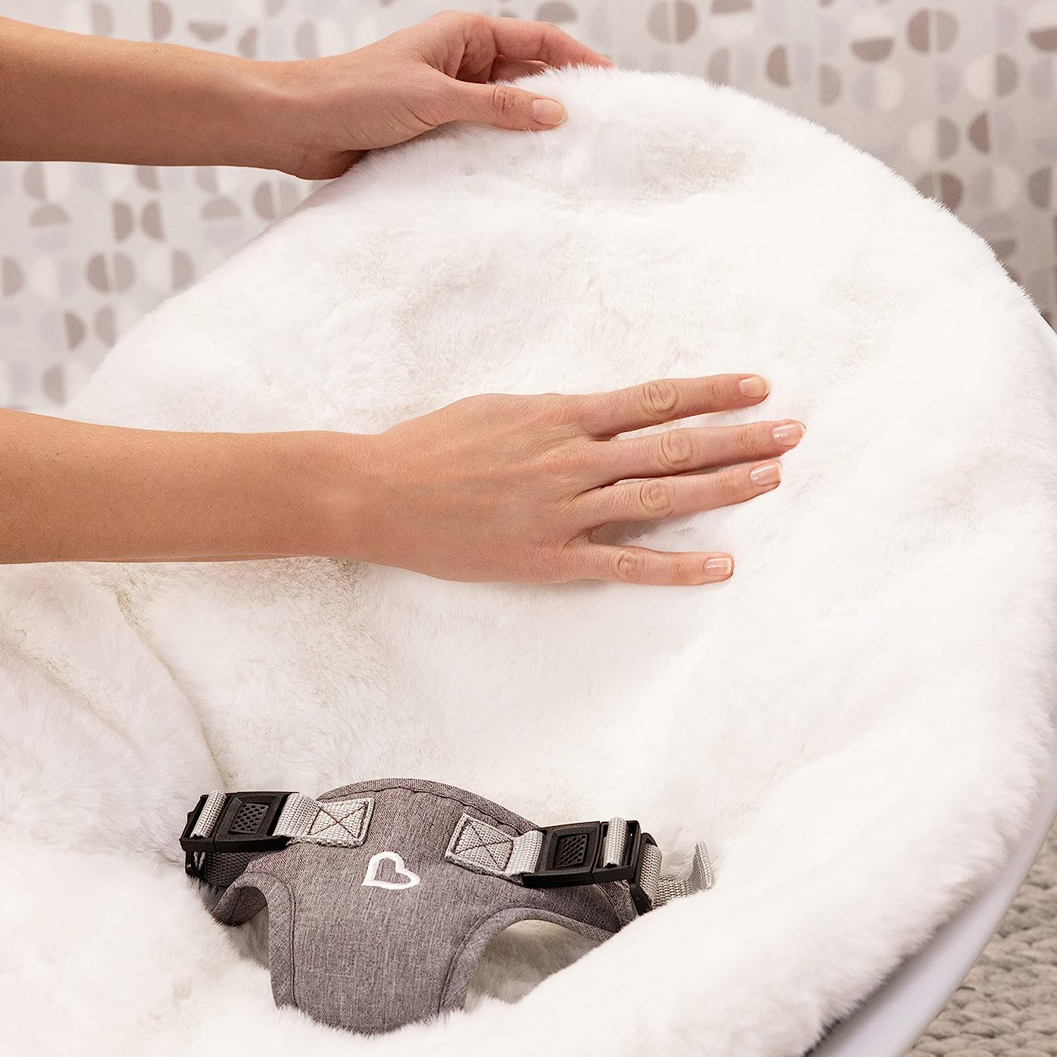 Bluetooth Enabled Lightweight Baby Swing with Natural Sway in 5 Ranges of Motion, Includes Remote Control