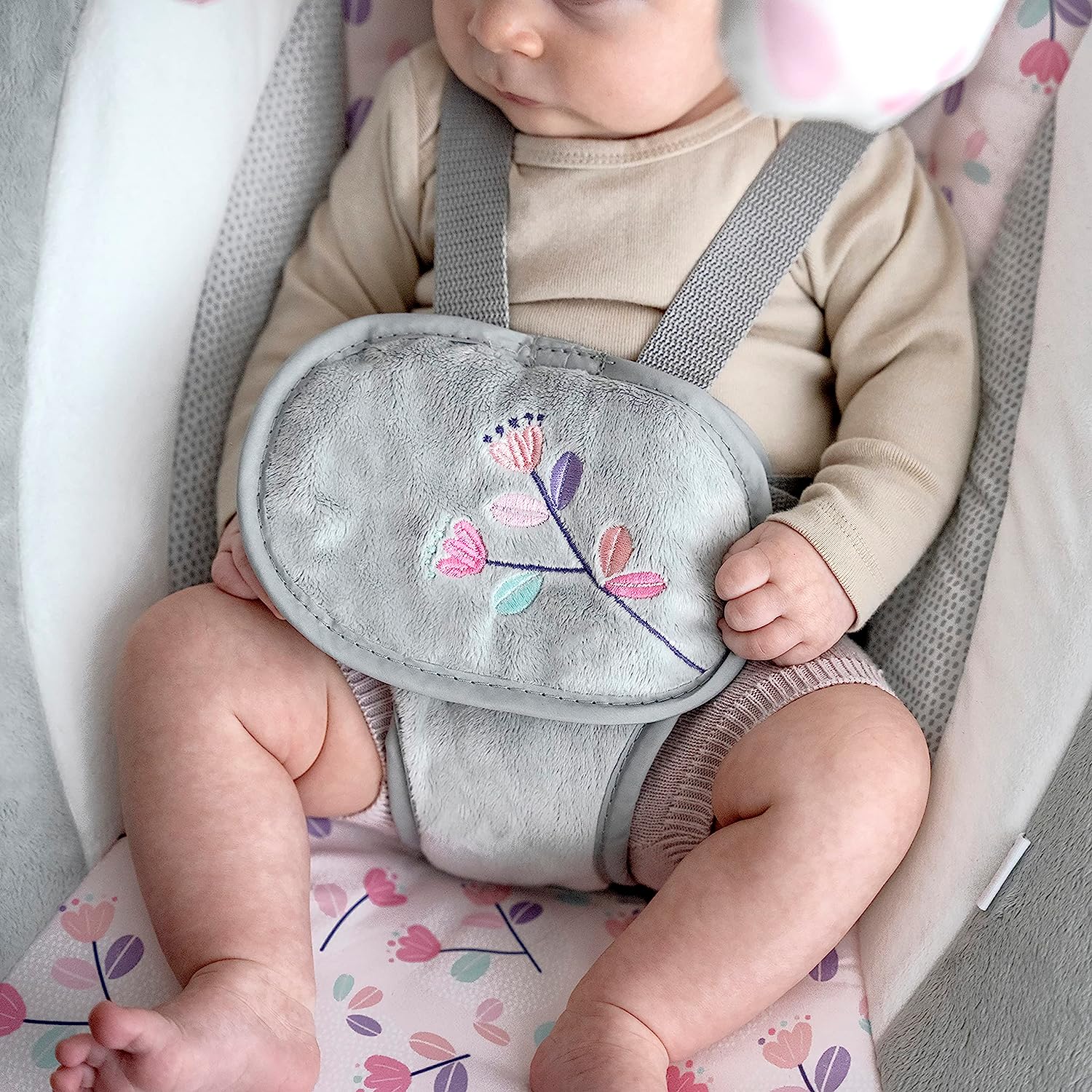 Lightweight Compact 6-Speed Multi-Direction Baby Swing, Vibrations & Nature Sounds, 0-9 Months 6-20 lbs (Pink Cassidy)